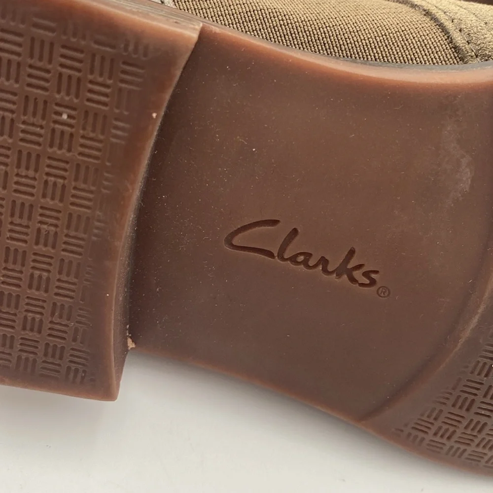 Clarks ankle booties women 9 olive green Suede Loafers slip on casual office Y2K